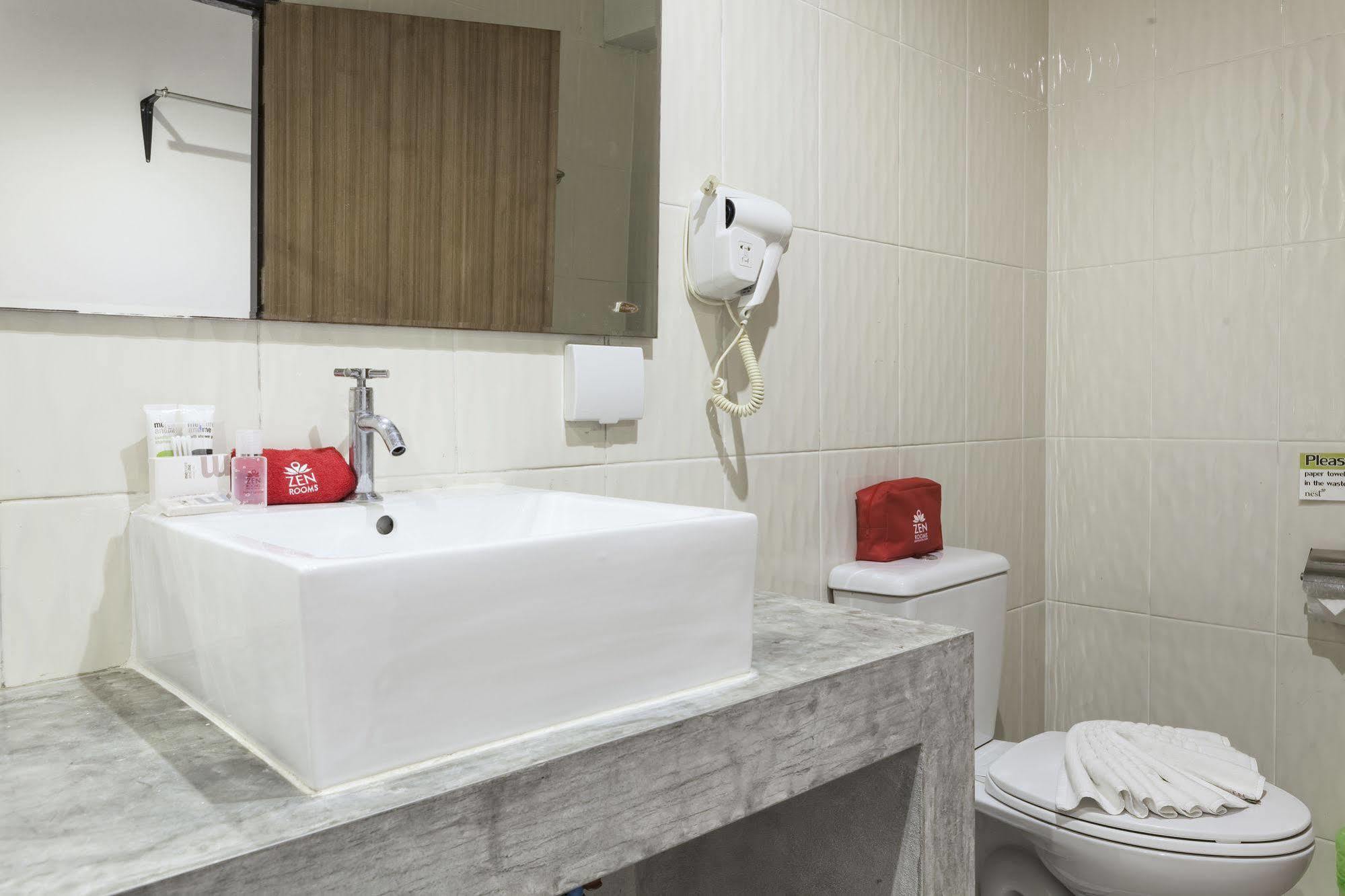 Zen Rooms Basic Nanai Phuket Patong ภายนอก รูปภาพ