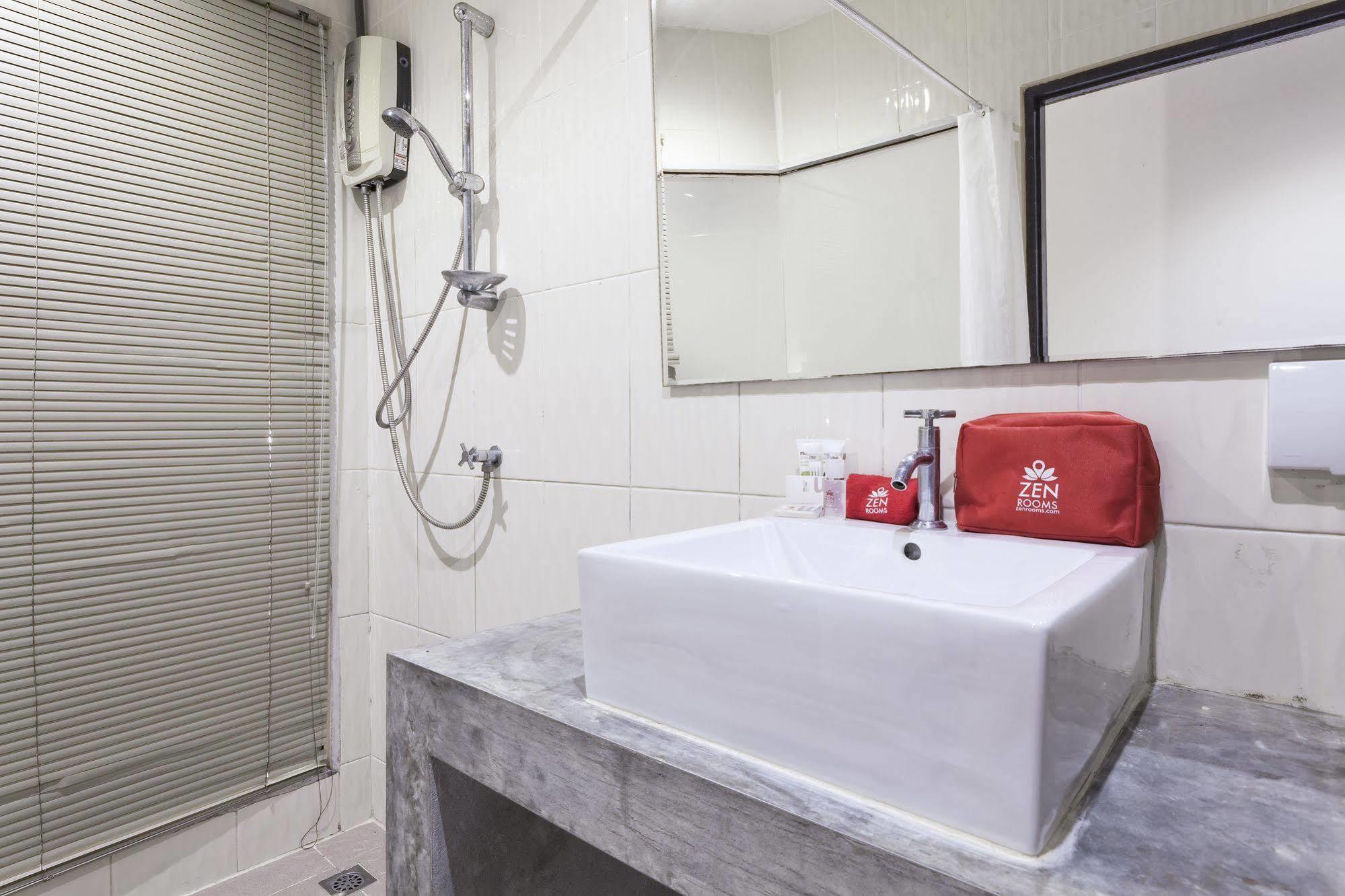 Zen Rooms Basic Nanai Phuket Patong ภายนอก รูปภาพ